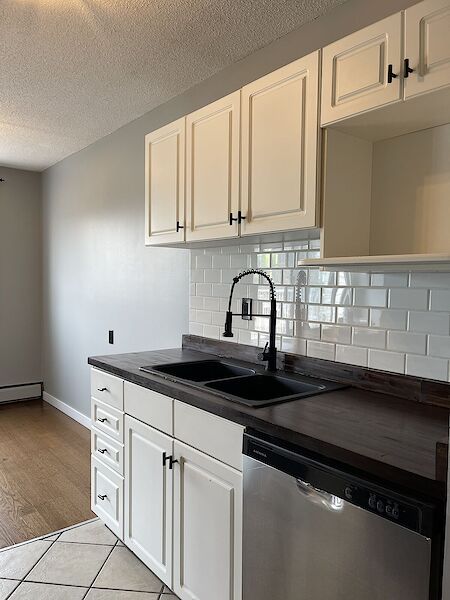 Edmonton 2 bedrooms Condo Unit for rent. Property photo: 390789-3