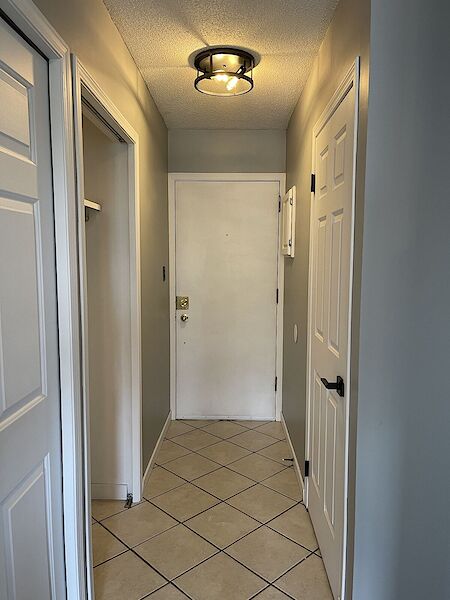 Edmonton 2 bedrooms Condo Unit for rent. Property photo: 390789-2