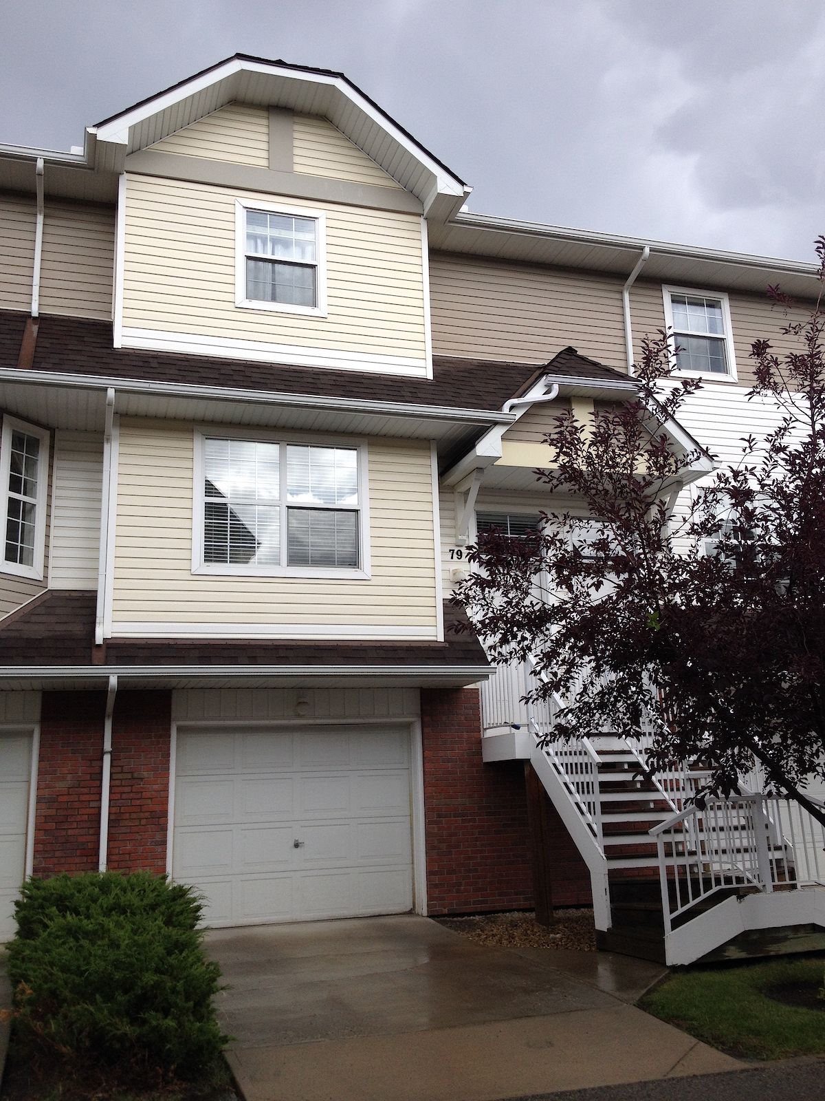 Calgary 2 bedrooms Townhouse for rent. Property photo: 393562-1