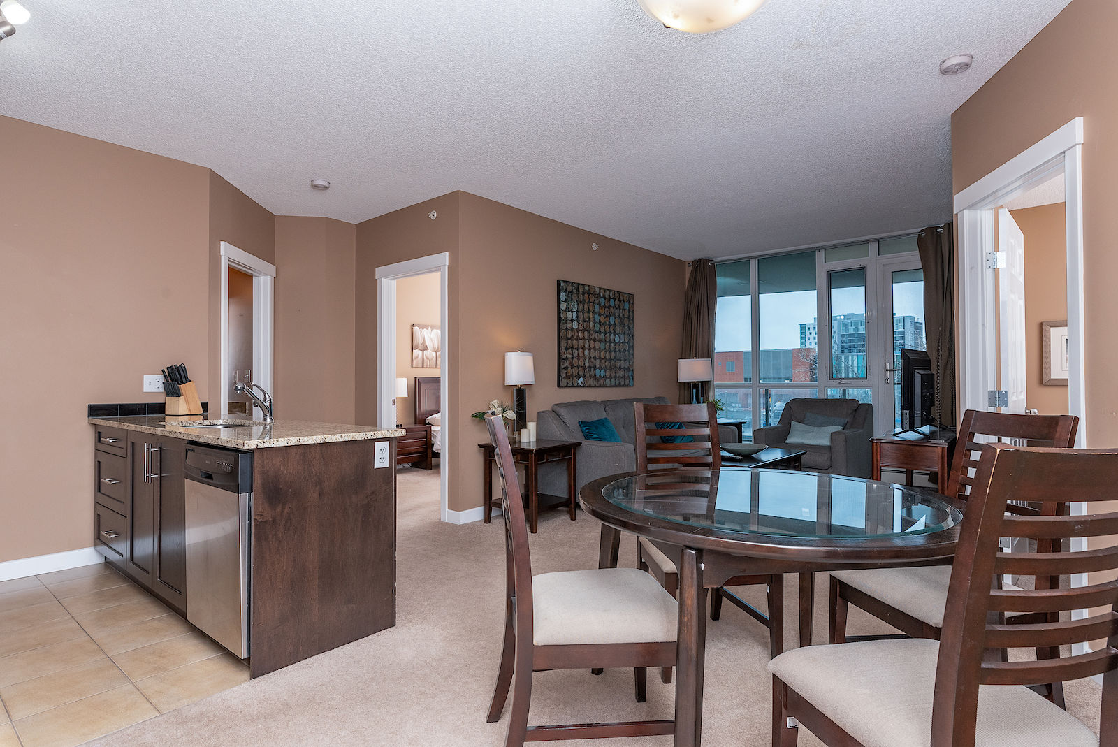 Calgary 2 bedrooms Condo Unit for rent. Property photo: 394693-1