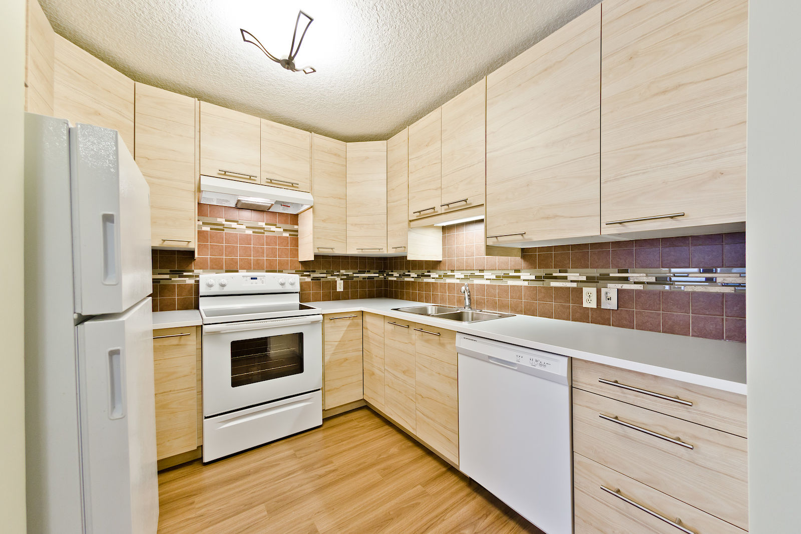 Calgary 2 bedrooms Townhouse for rent. Property photo: 395329-1
