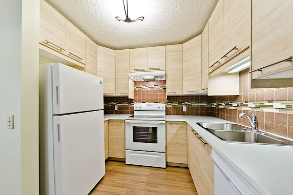 Calgary 2 bedrooms Townhouse for rent. Property photo: 395329-2