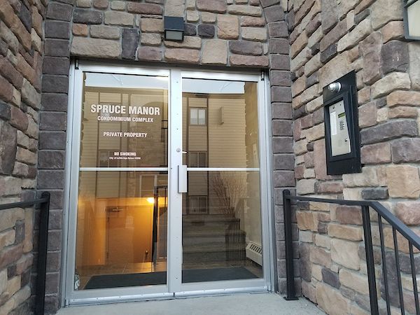 Lethbridge bachelor + Den bedrooms Condo Unit for rent. Property photo: 397804-3