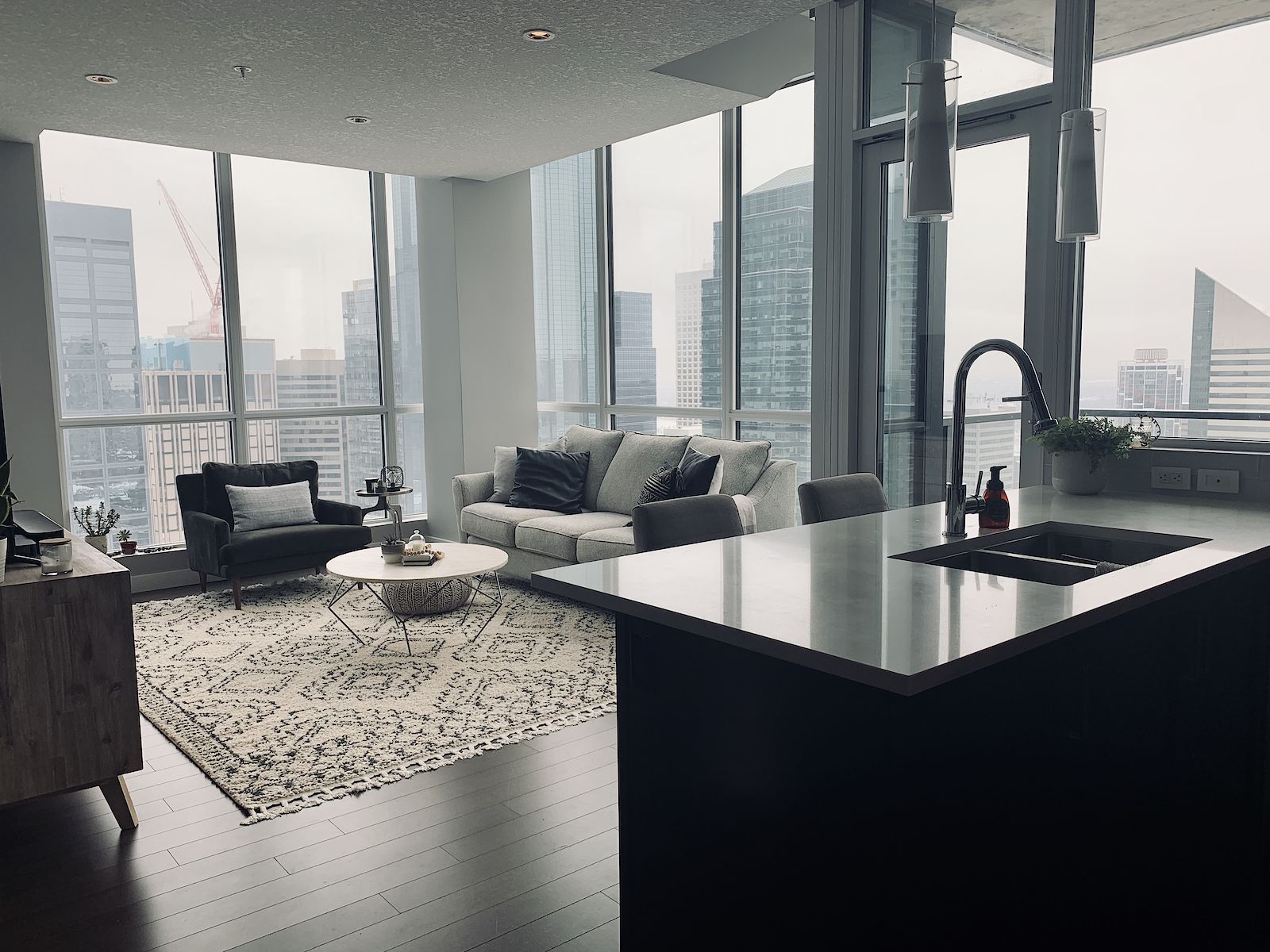 Edmonton 1 bedroom Condo Unit for rent. Property photo: 398386-1