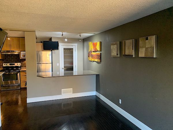 Calgary 2 bedrooms Condo Unit for rent. Property photo: 401144-2