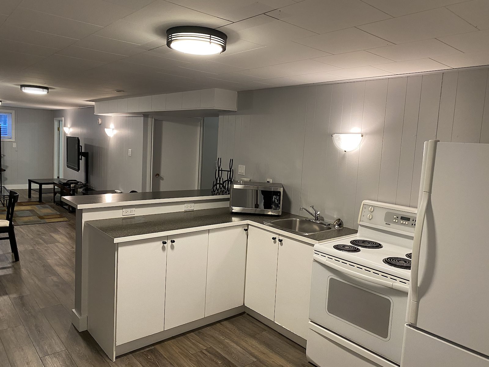 Kitchen Calgary 2 + Den bedrooms Basement for rent. Property photo: 402891-1