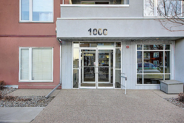 Airdrie 2 + Den bedrooms Condo Unit for rent. Property photo: 405201-2