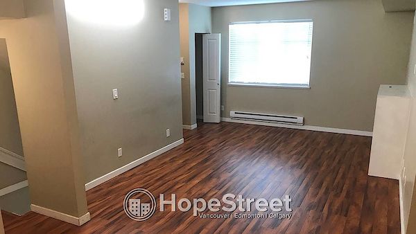 Surrey 3 + Den bedrooms Townhouse for rent. Property photo: 405472-3