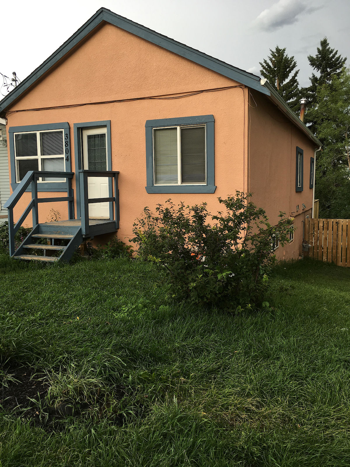 Calgary 2 bedrooms Main Floor for rent. Property photo: 406070-1