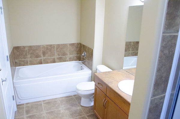 Edmonton 1 bedroom Condo Unit for rent. Property photo: 408793-2