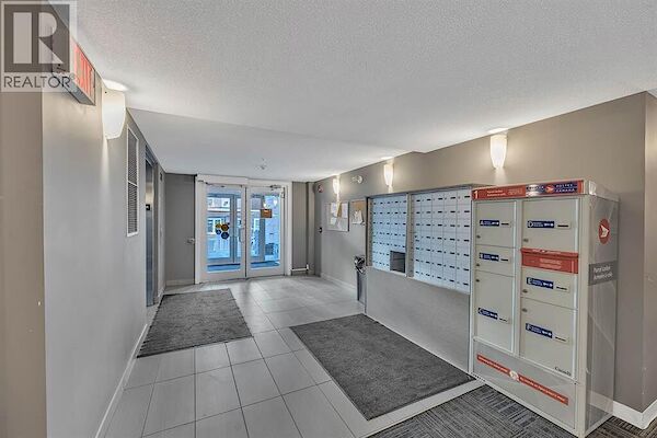 Calgary 2 bedrooms Condo Unit for rent. Property photo: 409797-2