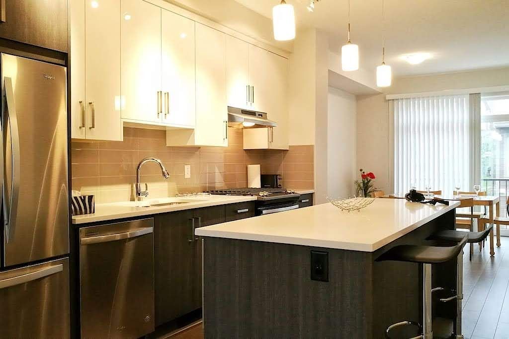 Calgary 3 + Den bedrooms Townhouse for rent. Property photo: 410590-1