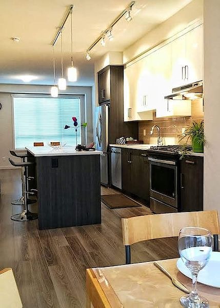 Calgary 3 + Den bedrooms Townhouse for rent. Property photo: 410590-2
