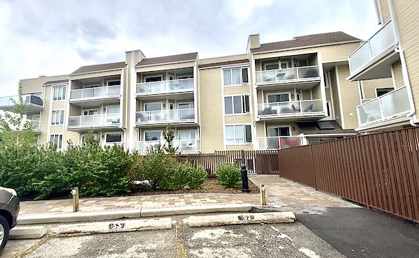 Calgary 2 bedrooms Condo Unit for rent. Property photo: 411953-2
