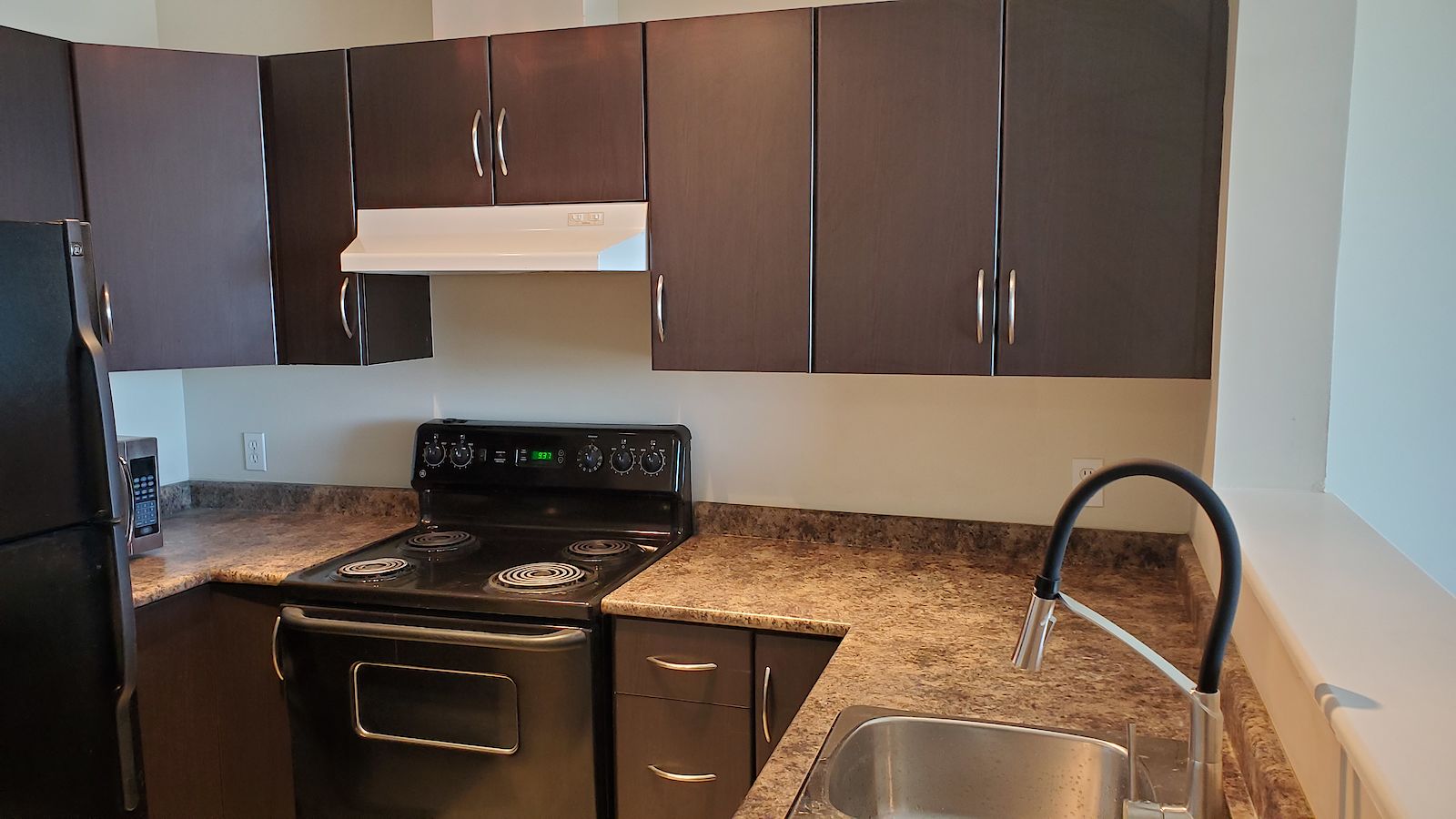 Calgary 2 bedrooms Condo Unit for rent. Property photo: 414161-1
