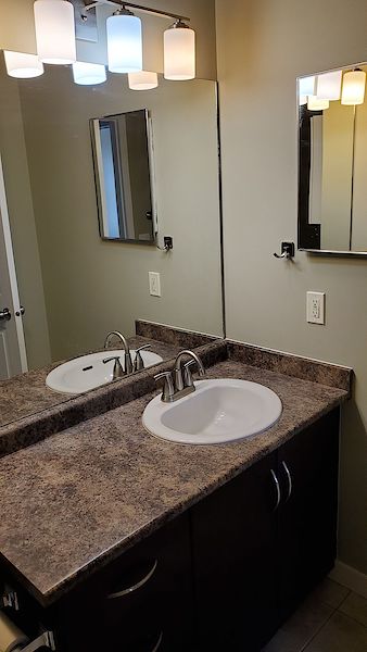 Calgary 2 bedrooms Condo Unit for rent. Property photo: 414161-2