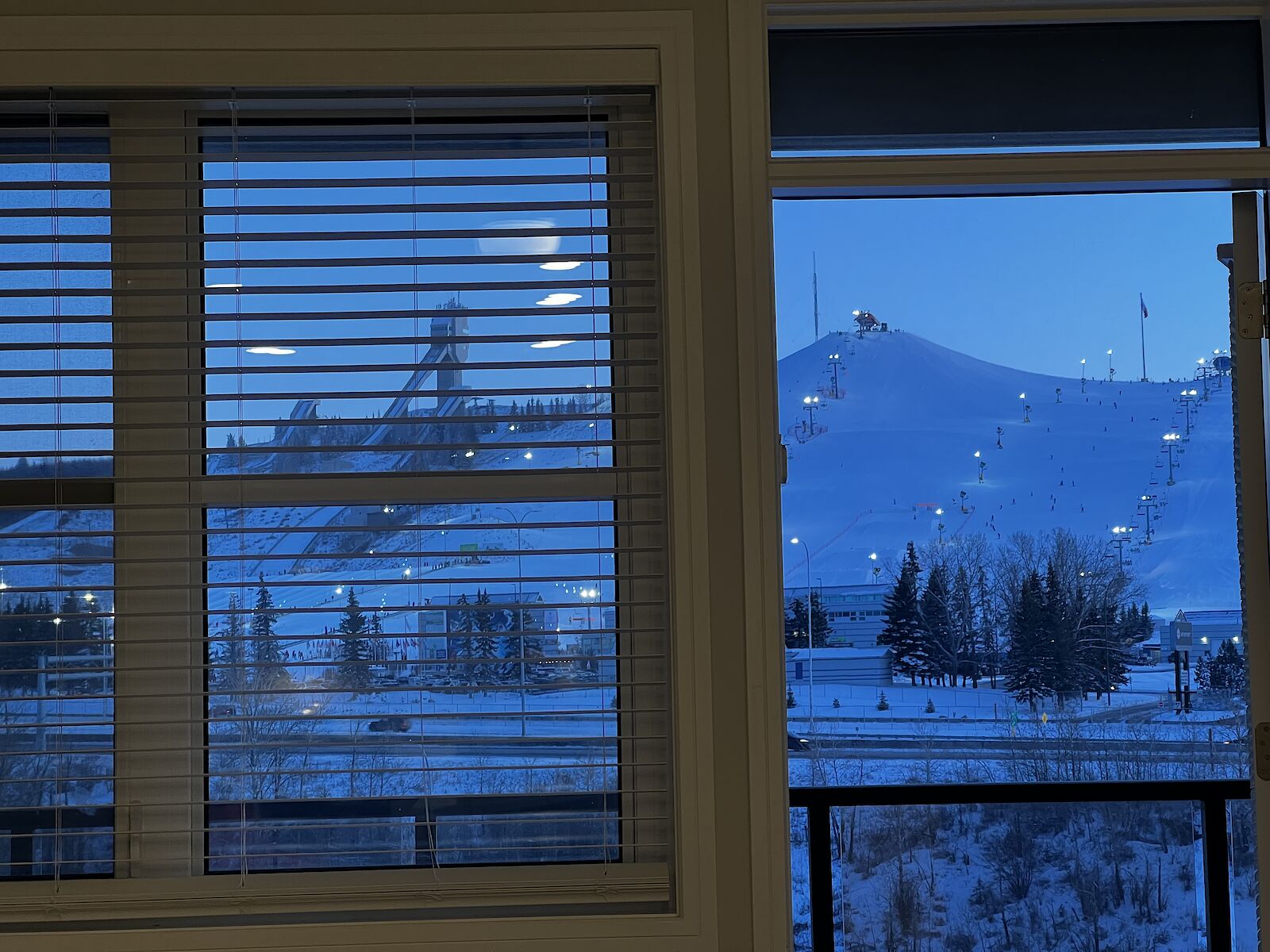 Calgary 1 bedroom Condo Unit for rent. Property photo: 414198-1