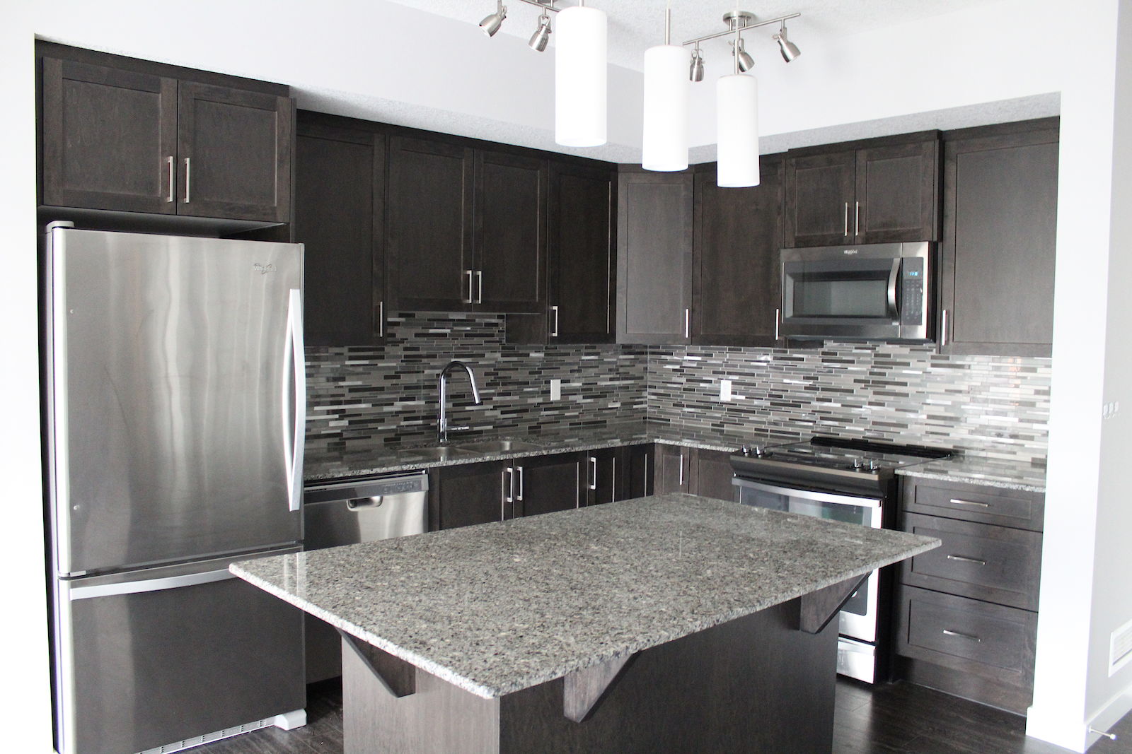 Calgary 2 bedrooms Condo Unit for rent. Property photo: 416412-1