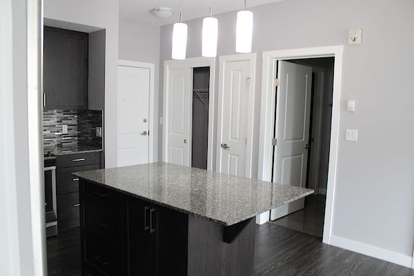 Calgary 2 bedrooms Condo Unit for rent. Property photo: 416412-2