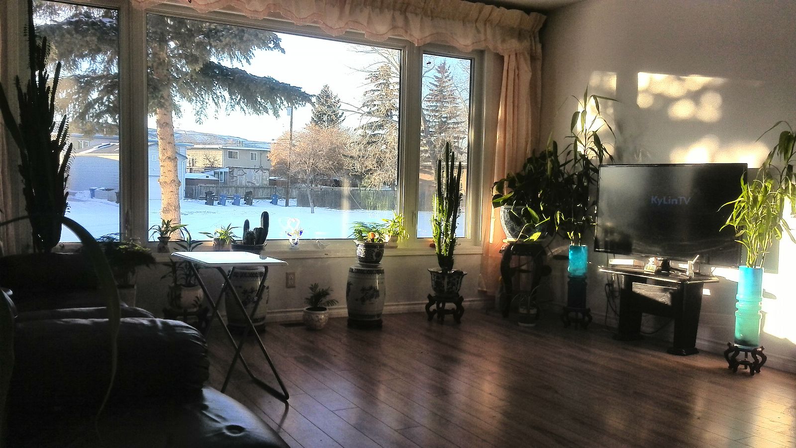 Calgary 3 bedrooms Duplex for rent. Property photo: 417877-1