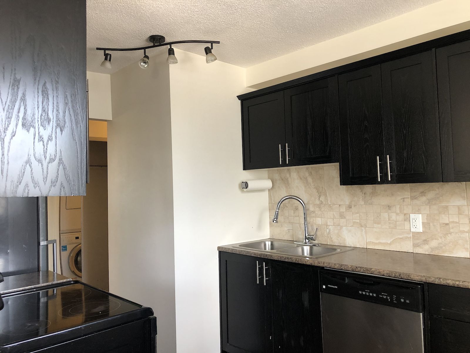 Kitchen Calgary 1 bedroom Apartment for rent. Property photo: 418006-1