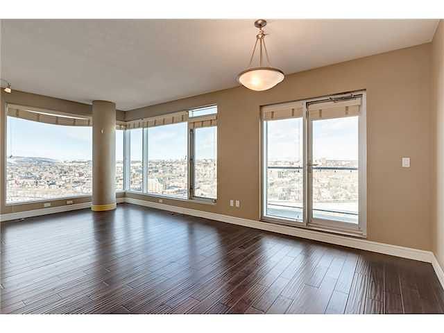 Calgary 2 + Den bedrooms Condo Unit for rent. Property photo: 420758-1
