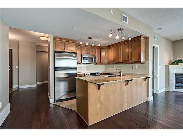 Calgary 2 + Den bedrooms Condo Unit for rent. Property photo: 420758-3