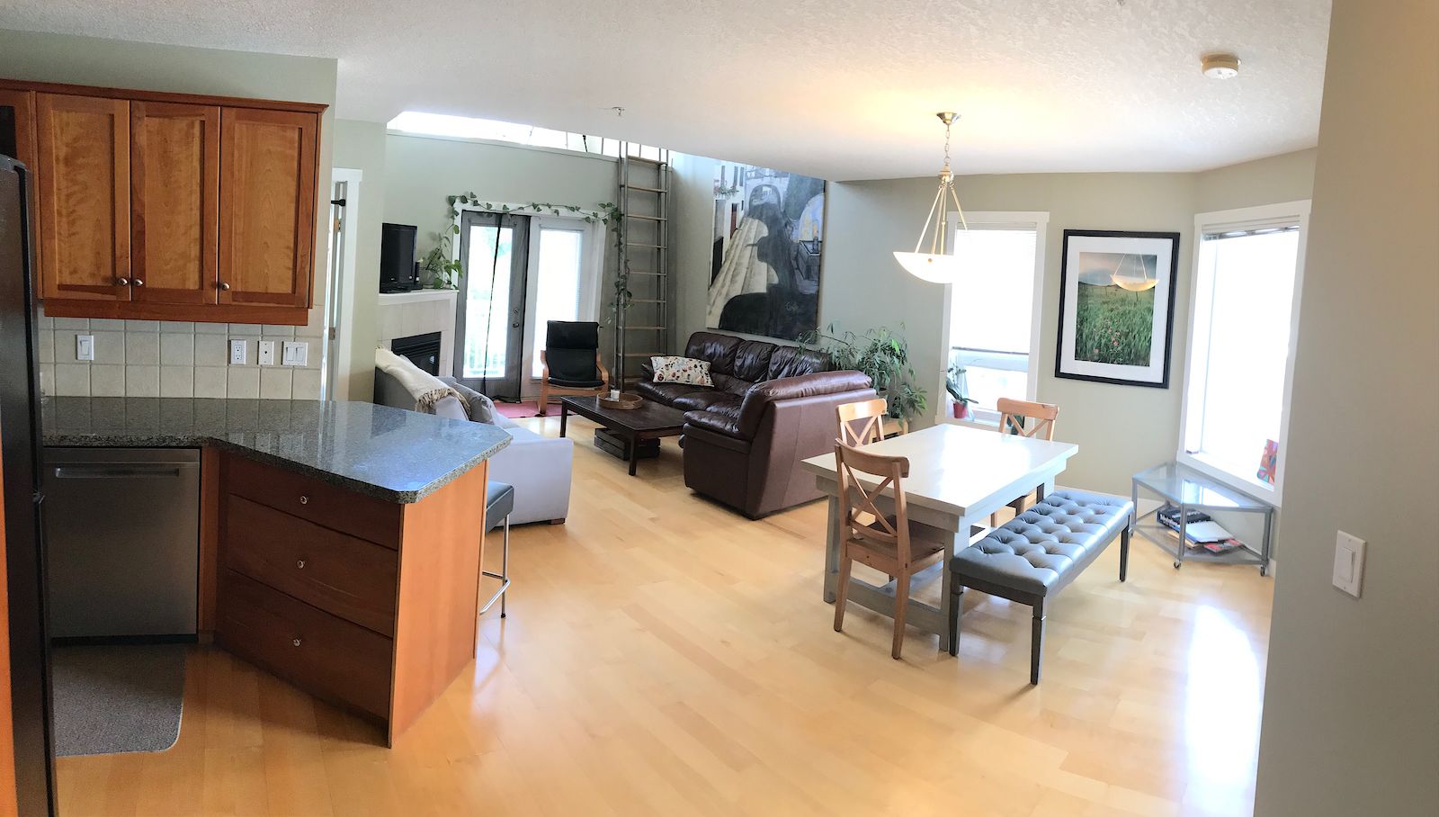 Calgary 3 bedrooms Condo Unit for rent. Property photo: 421106-1