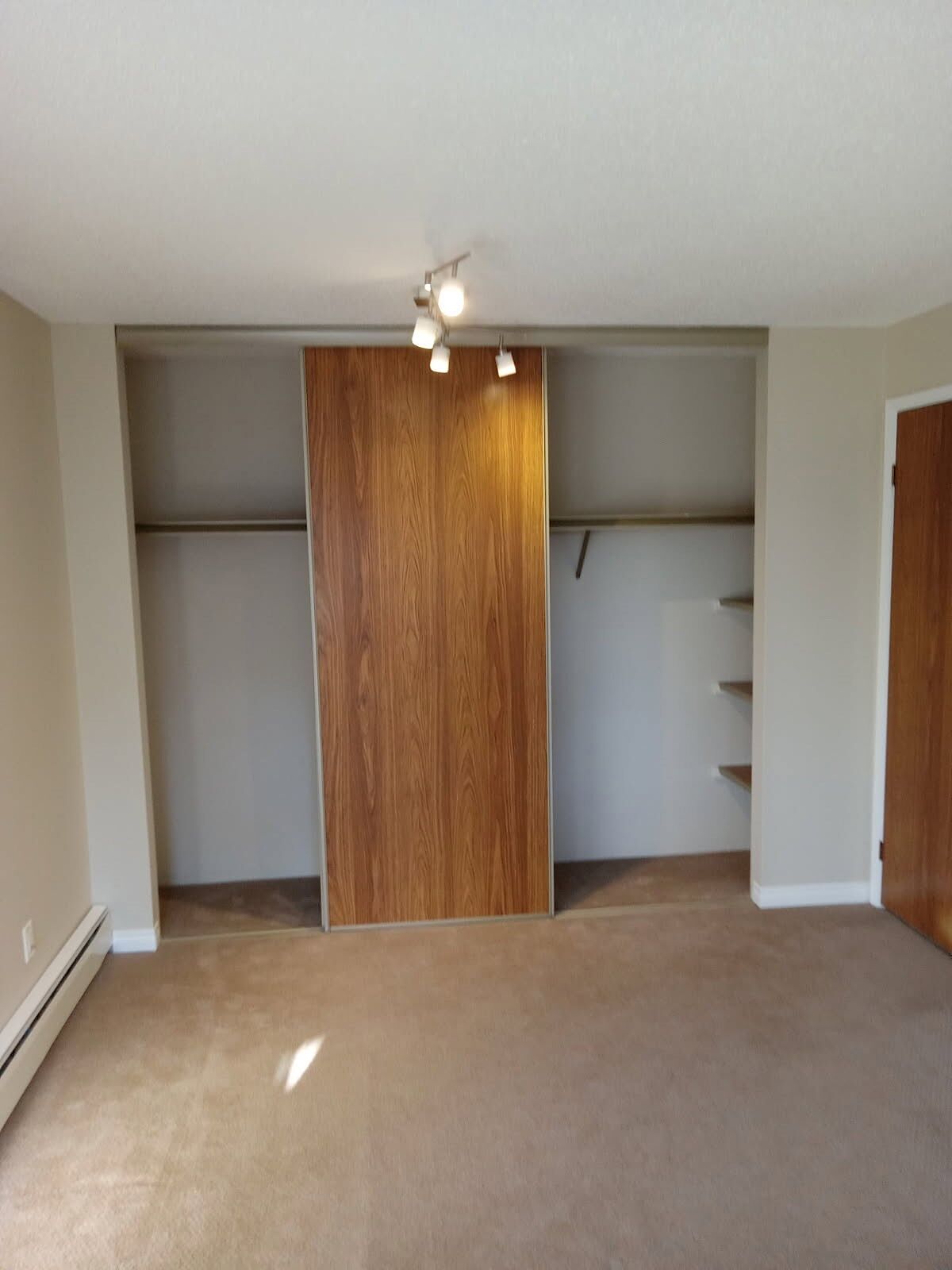 Calgary 2 bedrooms Apartment for rent. Property photo: 421256-1