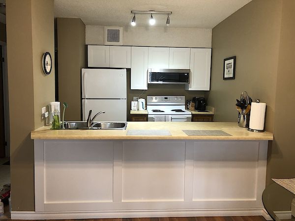 Kitchen+area Calgary 1 bedroom Condo Unit for rent. Property photo: 421882-3