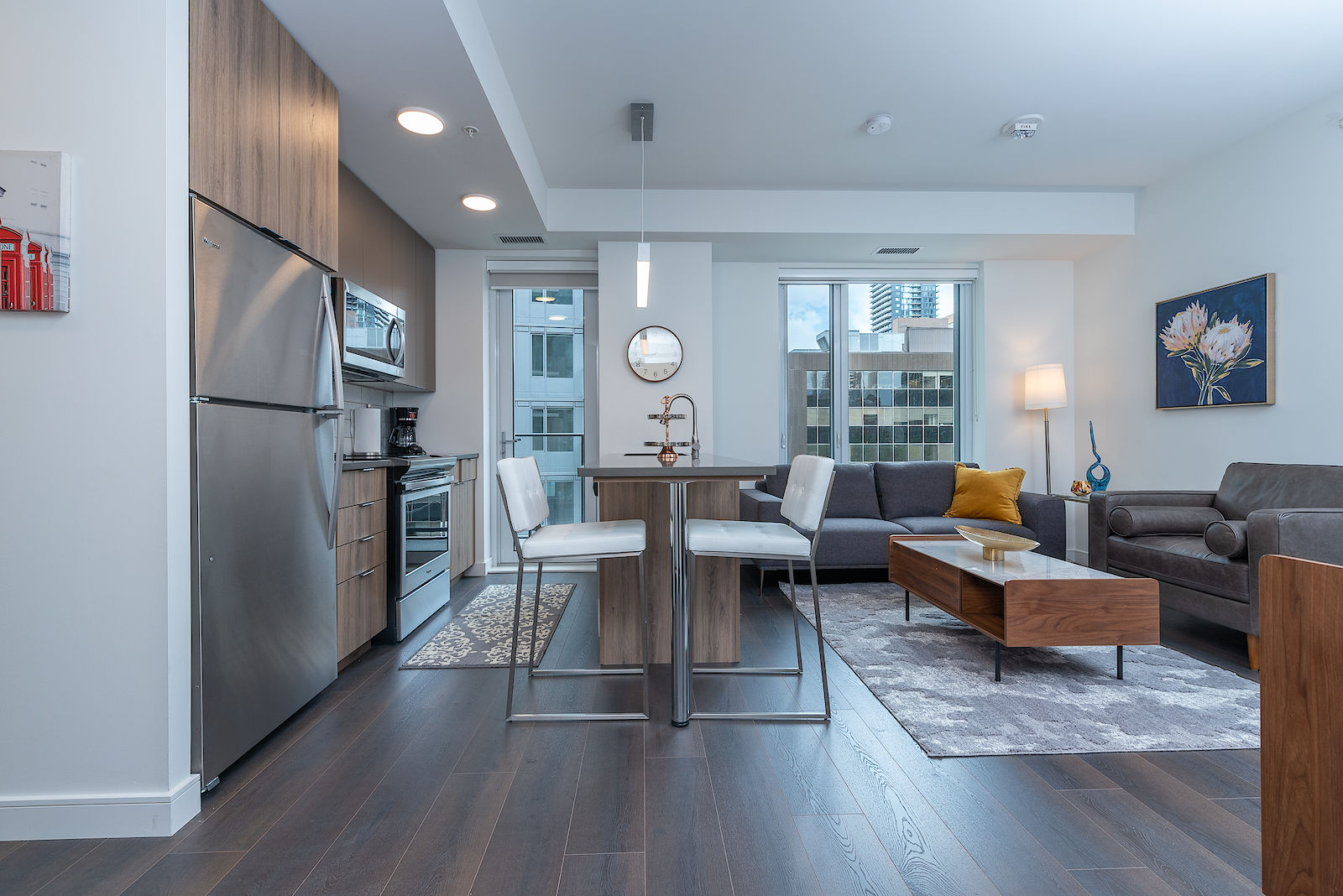 Calgary 2 bedrooms Condo Unit for rent. Property photo: 422146-1