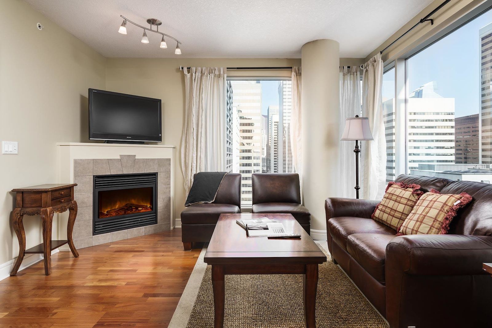 Calgary 2 bedrooms Condo Unit for rent. Property photo: 42389-1