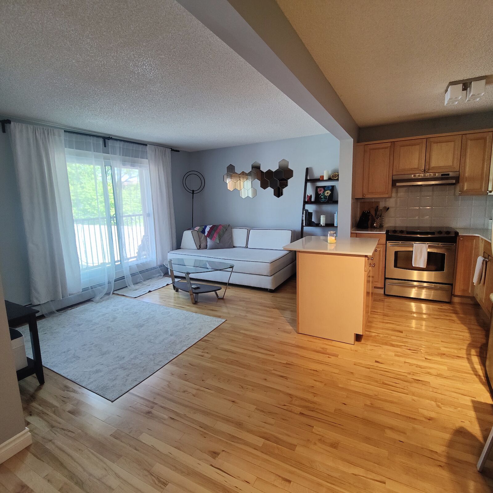 Calgary 1 bedroom Condo Unit for rent. Property photo: 424276-1