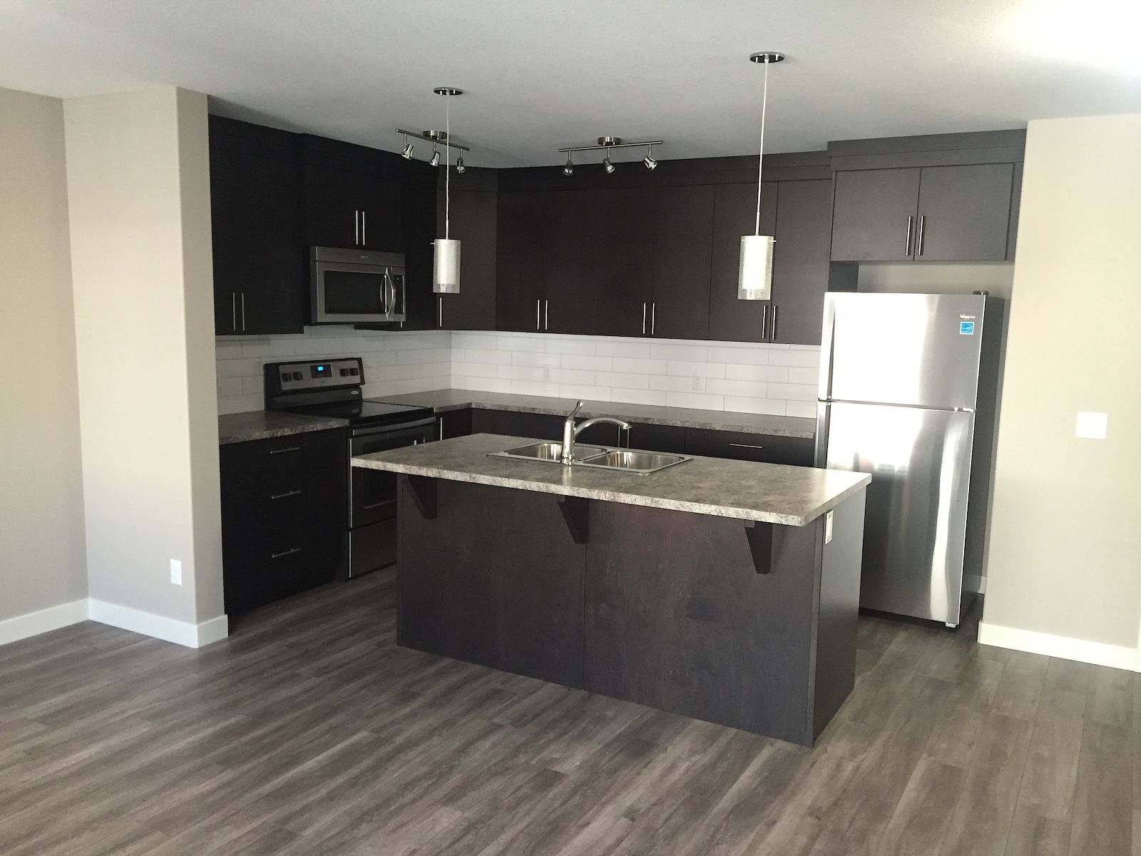 Calgary 2 bedrooms Townhouse for rent. Property photo: 425298-1