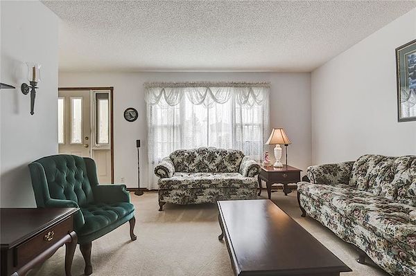 Calgary 4 bedrooms House for rent. Property photo: 425959-2