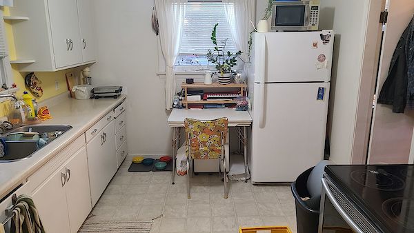 Kitchen+view+2 Edmonton 1 bedroom Apartment for rent. Property photo: 426649-2