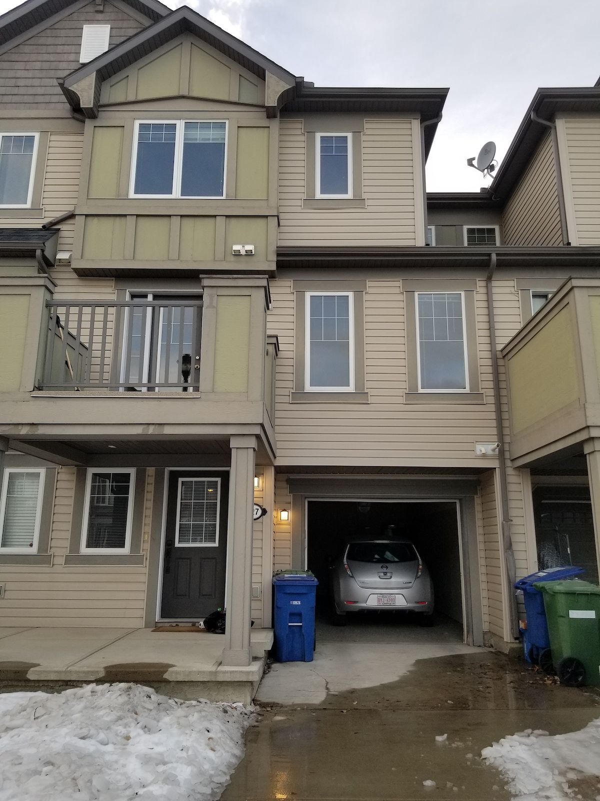 Airdrie 2 + Den bedrooms Townhouse for rent. Property photo: 430201-1
