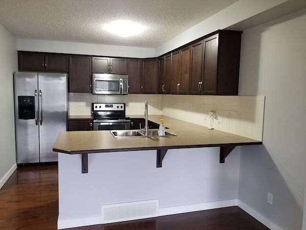 Airdrie 2 + Den bedrooms Townhouse for rent. Property photo: 430201-2