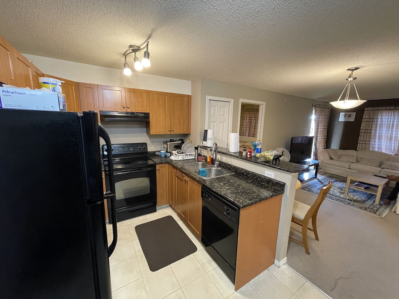 Calgary 2 + Den bedrooms Condo Unit for rent. Property photo: 431312-1