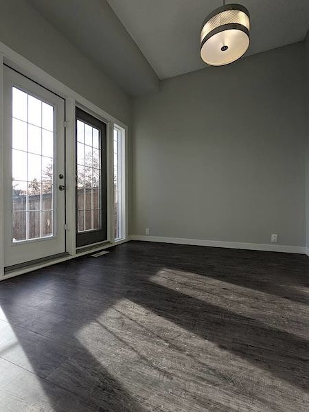 GORGEOUS+DINING+AREA+WITH+AMAZING+LIGHT+ Calgary 3 bedrooms Townhouse for rent. Property photo: 434037-2