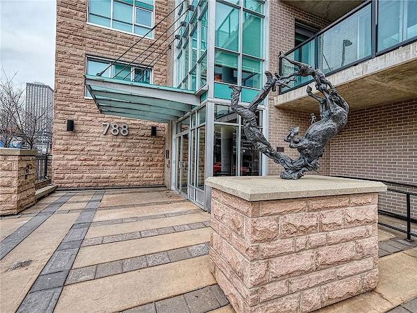 Calgary studio Condo Unit for rent. Property photo: 434141-2