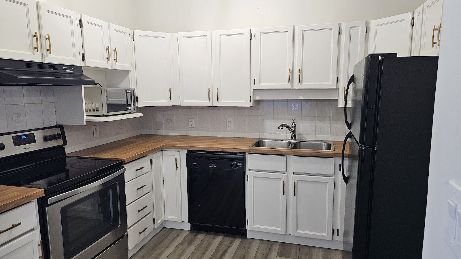Edmonton 3 bedrooms Main Floor for rent. Property photo: 435604-1