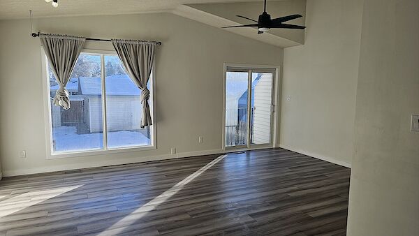 Edmonton 3 bedrooms Main Floor for rent. Property photo: 435604-2
