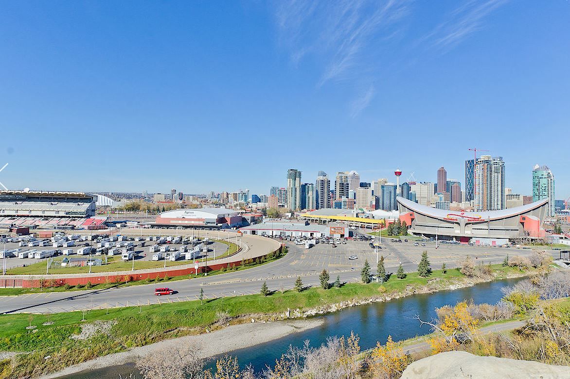 Calgary 2 bedrooms Duplex for rent. Property photo: 437149-1