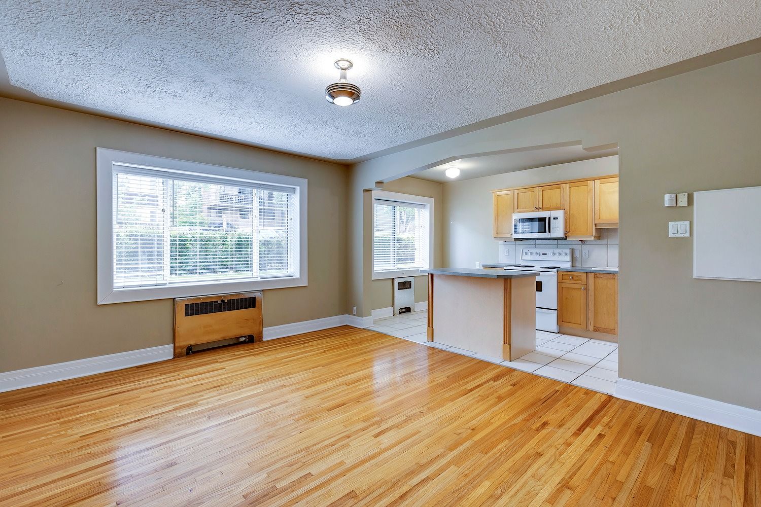 Calgary 1 bedroom Condo Unit for rent. Property photo: 439412-1