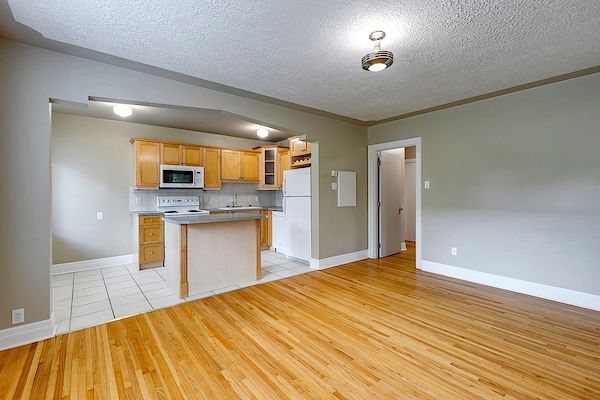 Calgary 1 bedroom Condo Unit for rent. Property photo: 439412-3