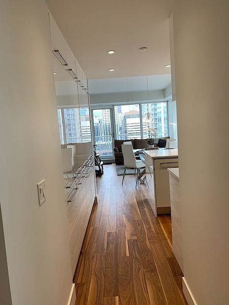 Calgary 1 bedroom Condo Unit for rent. Property photo: 439839-3