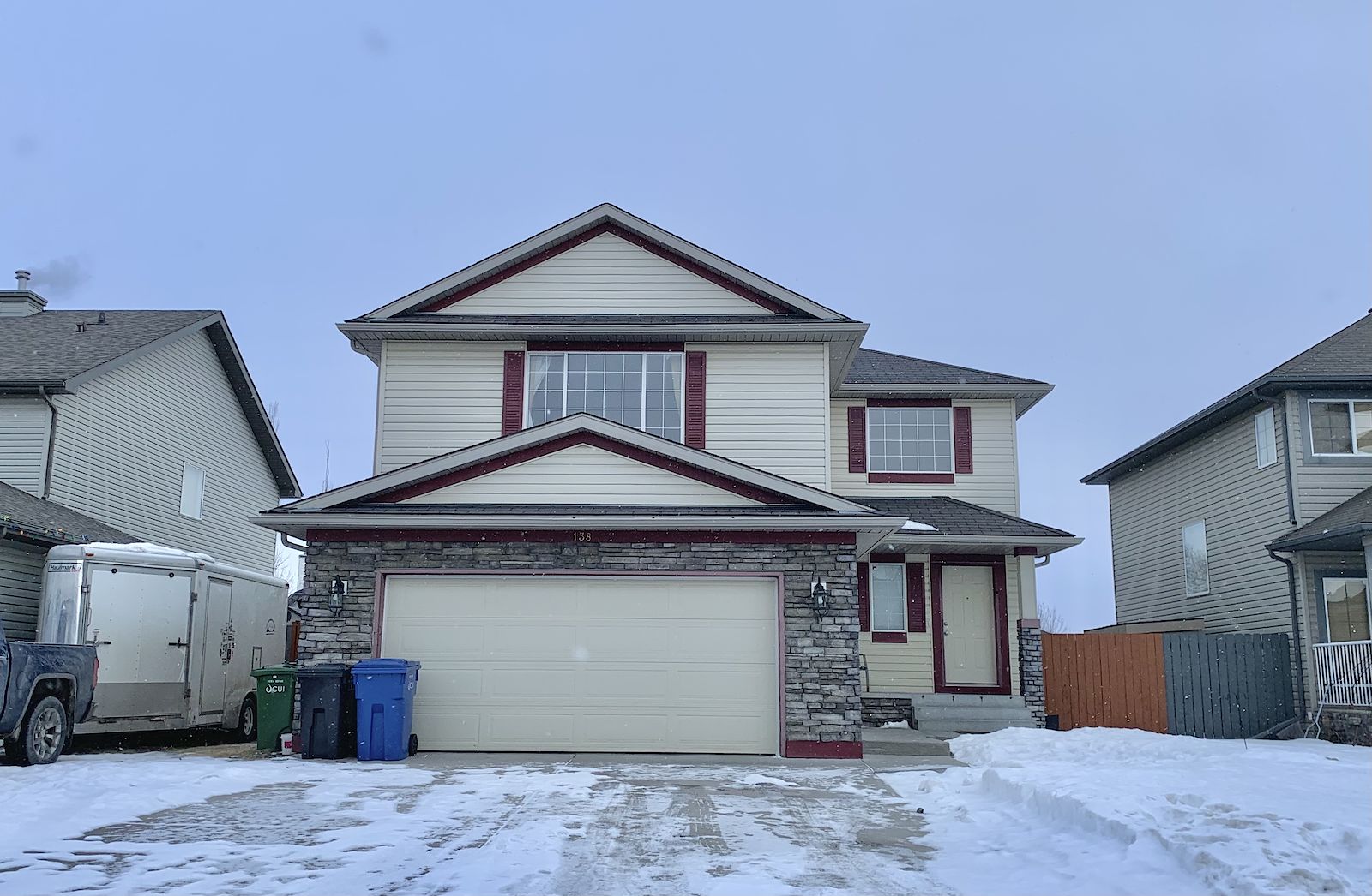 Chestermere Pet Friendly House For Rent | Sunny Home in Westmere | ID ...