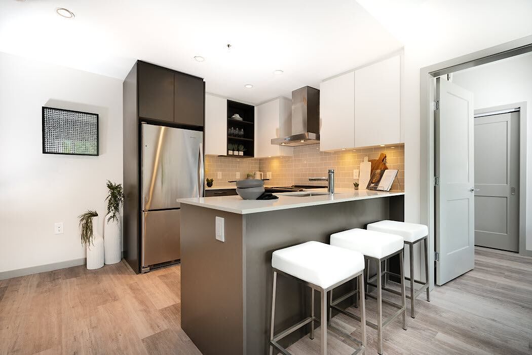 North Vancouver bachelor bedrooms Apartment for rent. Property photo: 441174-1