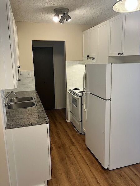Calgary 2 bedrooms Apartment for rent. Property photo: 44281-2